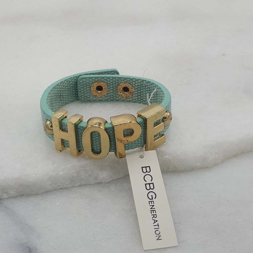 ✔️🎉🎉🎉 HOST PICK 🎉🎉🎉 NWT Mint Green "Hope" Text BCBGeneration Bracelet